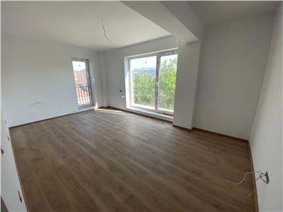 Apartament cu 2 camere, Decomandat, cu Balcon, zona Coresi